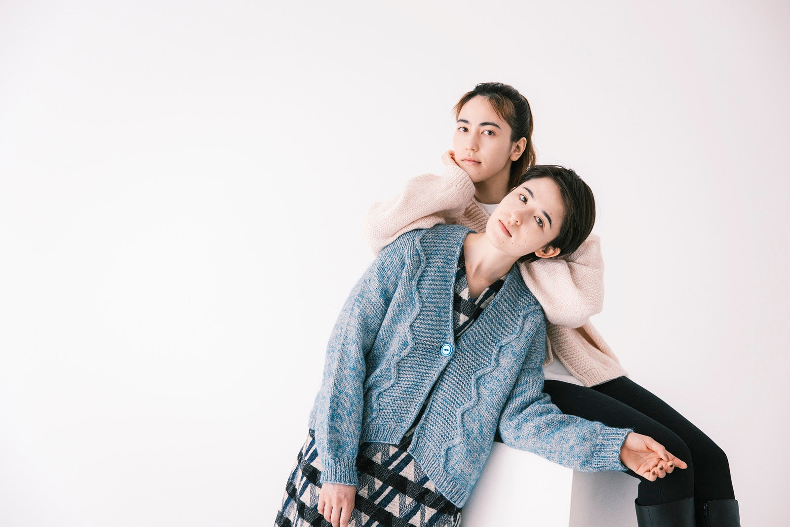 Size S in 04 + Sea Salt (9) / Size L in 01 + Strawberry Cream (10)